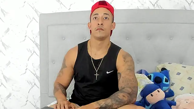 luigiferrara online show from February 3, 2025, 12:04 am