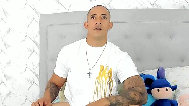 luigiferrara online show from February 5, 2025, 9:07 pm