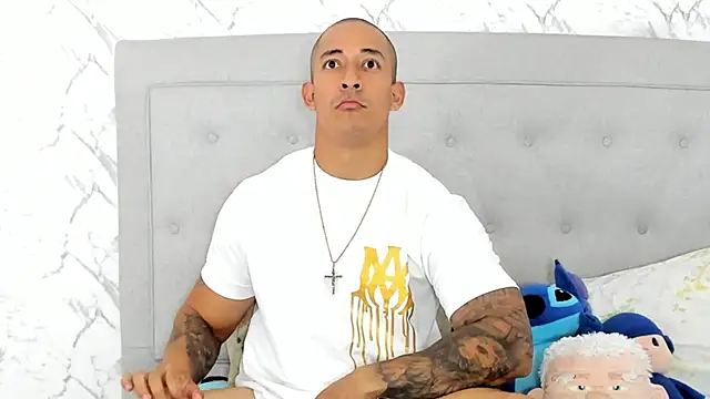 luigiferrara online show from February 6, 2025, 3:16 am