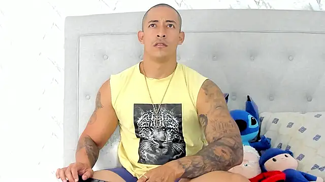 luigiferrara online show from February 12, 2025, 8:18 pm