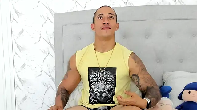 luigiferrara online show from March 16, 2025, 2:10 am