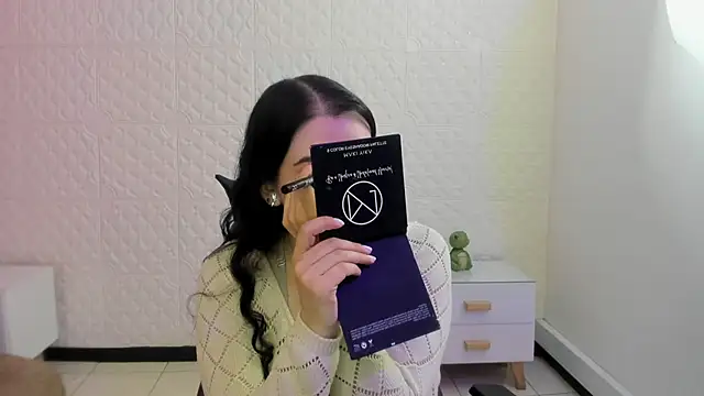 Violetaa diazz online show from April 29, 2026, 9:21 pm