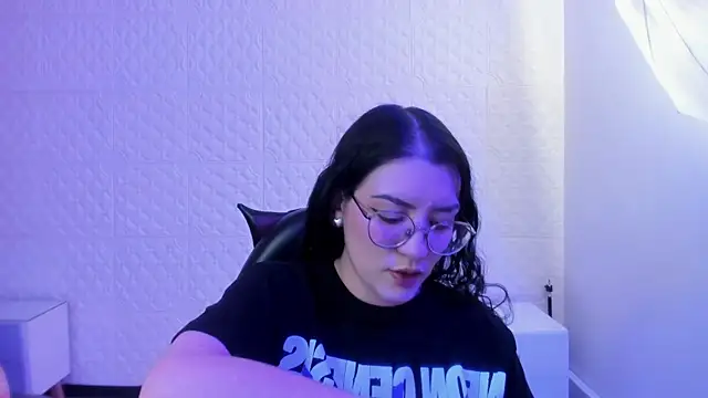 Violetaa diazz online show from July 1, 2026, 8:41 pm