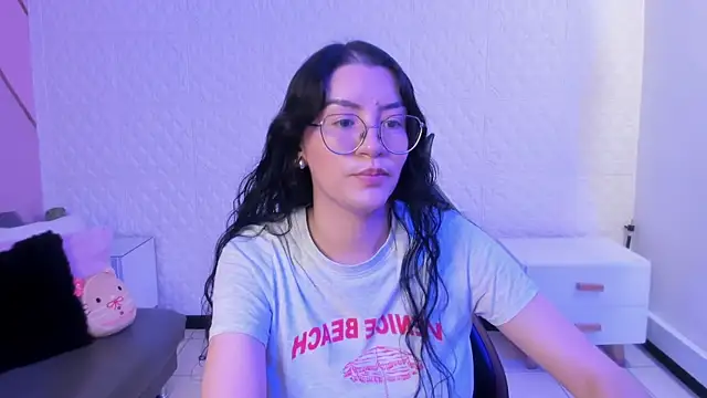 Violetaa diazz online show from July 18, 2026, 8:45 pm