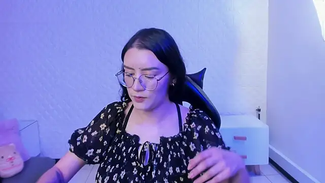 Violetaa diazz online show from July 27, 2026, 8:38 pm