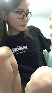 Snapshot of Milka23 chatting on February 17, 2025, 12:21 am Milka23 online show from February 17, 2025, 12:21 am