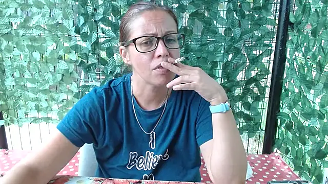 Snapshot of LadyHellene chatting on July 3, 2026, 1:39 pm LadyHellene online show from July 3, 2026, 1:39 pm