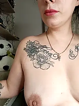 Lola Hale online show from October 26, 2025, 5:52 pm