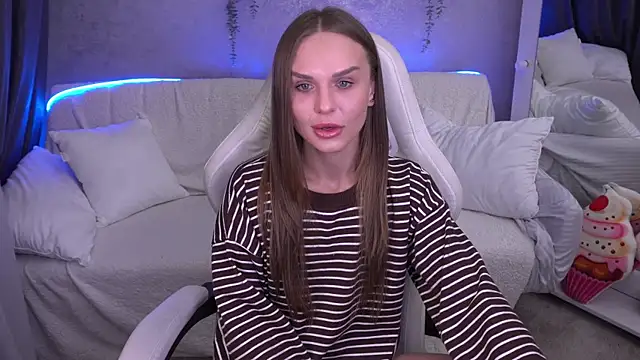 KiraGrayy online show from November 15, 2025, 1:51 pm