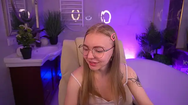 EmilySunshineS online show from June 15, 2026, 7:43 am