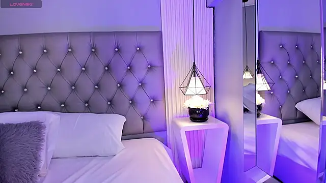 VioletthaRous online show from May 7, 2026, 10:37 pm