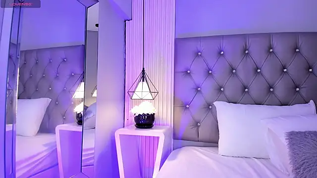 VioletthaRous online show from June 22, 2026, 10:40 pm