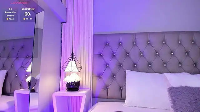 VioletthaRous online show from June 26, 2026, 11:09 pm