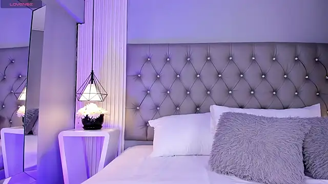 VioletthaRous online show from July 8, 2026, 10:36 pm