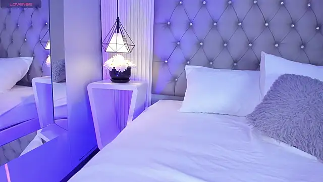 VioletthaRous online show from July 9, 2026, 10:36 pm