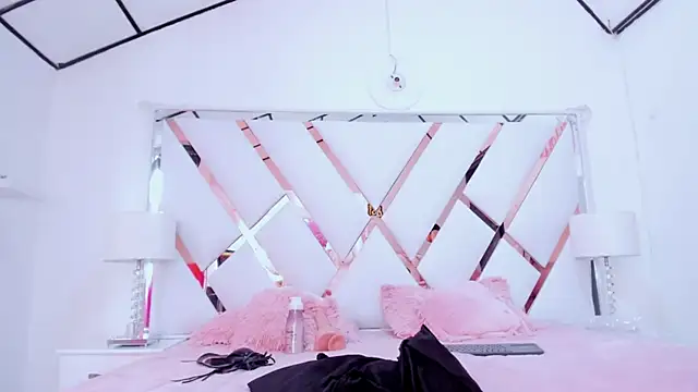 Snapshot of naughty__sara chatting on February 8, 2025, 6:01 pm naughty sara online show from February 8, 2025, 6:01 pm