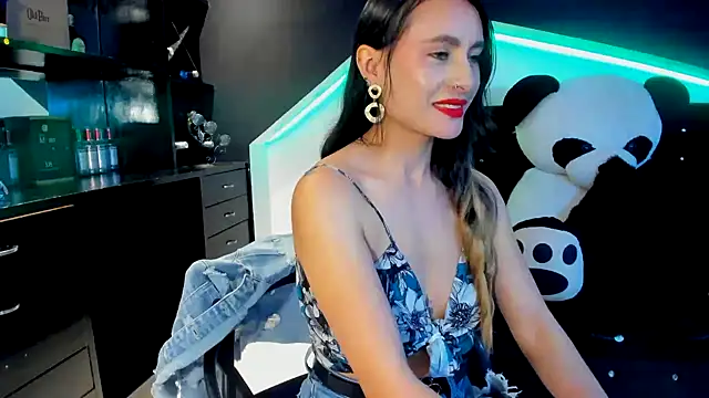 Coral Gibson online show from March 7, 2025, 3:28 pm