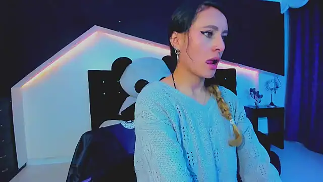 Coral Gibson online show from March 19, 2025, 9:38 am