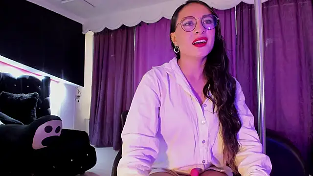Snapshot of Coral_Gibson chatting on June 25, 2026, 12:20 pm Coral Gibson online show from June 25, 2026, 12:20 pm