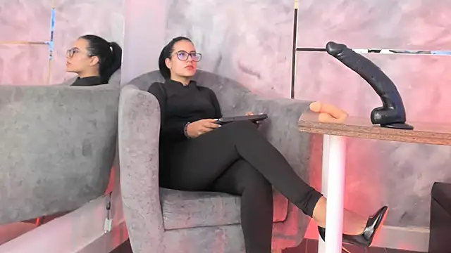 Snapshot of Ellaochoa chatting on November 10, 2025, 11:31 am Ellaochoa online show from November 10, 2025, 11:31 am