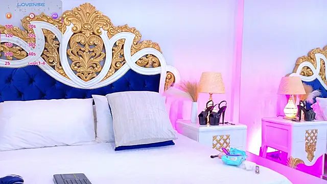 Snapshot of AshleyFerri chatting on November 14, 2025, 11:09 am AshleyFerri online show from November 14, 2025, 11:09 am