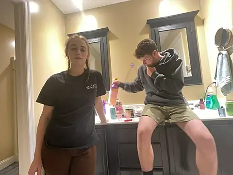 Maxinebabyyy online show from December 18, 2024, 2:32 am