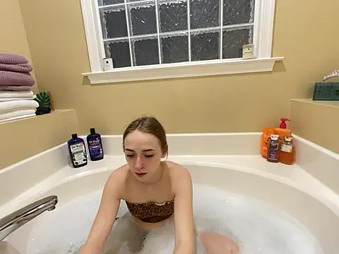 Maxinebabyyy online show from February 18, 2025, 12:59 am