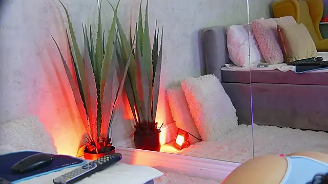 anissia teaser online show from December 3, 2025, 6:32 am