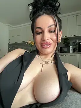 melissablack online show from April 4, 2026, 7:28 am