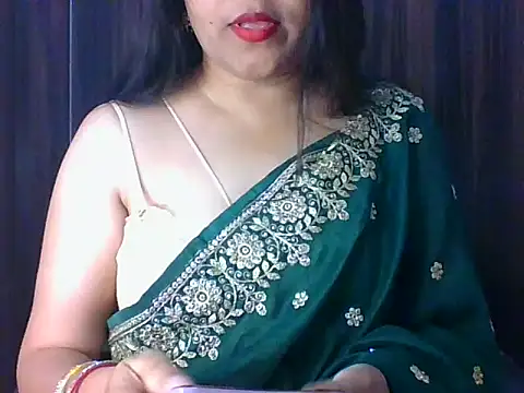 Snapshot of santurmom chatting on April 9, 2026, 6:13 pm santurmom online show from April 9, 2026, 6:13 pm