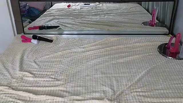 Snapshot of magnificent_angel chatting on March 11, 2025, 12:44 am magnificent angel online show from March 11, 2025, 12:44 am