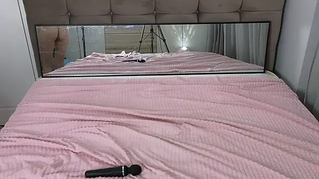 Snapshot of magnificent_angel chatting on March 13, 2025, 10:54 pm magnificent angel online show from March 13, 2025, 10:54 pm