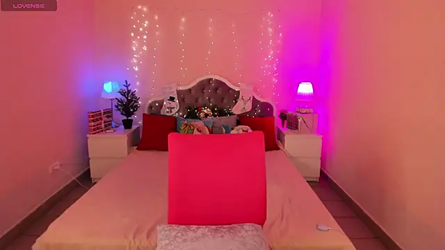 Snapshot of Aria69Stars chatting on January 2, 2025, 11:52 am Aria69Stars online show from January 2, 2025, 11:52 am