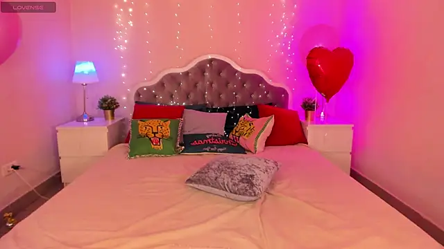 Snapshot of Aria69Stars chatting on March 12, 2025, 10:05 am Aria69Stars online show from March 12, 2025, 10:05 am