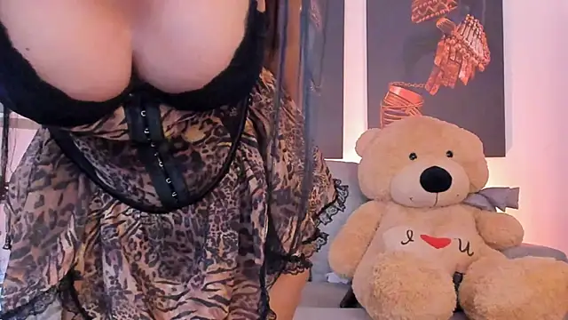 Snapshot of saralife chatting on January 5, 2026, 5:27 pm saralife online show from January 5, 2026, 5:27 pm