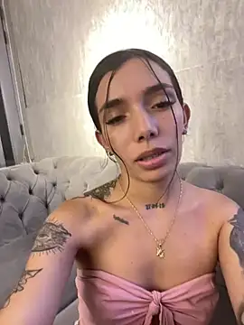 Snapshot of Mollymoon1 chatting on December 23, 2024, 11:17 pm Mollymoon1 online show from December 23, 2024, 11:17 pm