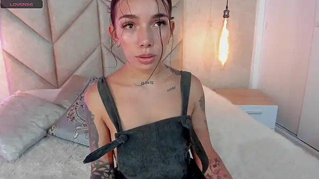 Snapshot of Mollymoon1 chatting on January 20, 2025, 8:07 pm Mollymoon1 online show from January 20, 2025, 8:07 pm