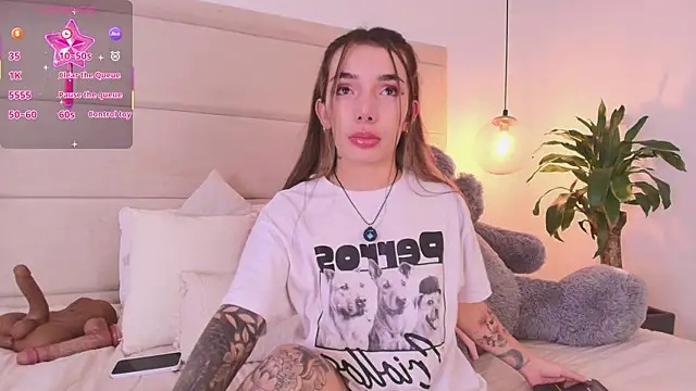 Snapshot of Mollymoon1 chatting on September 19, 2025, 9:15 pm Mollymoon1 online show from September 19, 2025, 9:15 pm