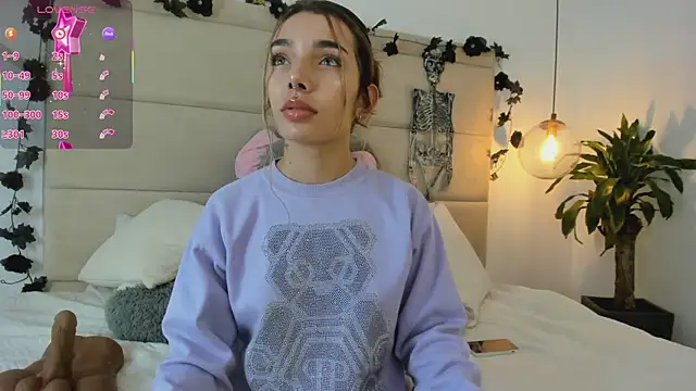 Snapshot of Mollymoon1 chatting on October 28, 2025, 7:38 pm Mollymoon1 online show from October 28, 2025, 7:38 pm