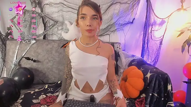 Snapshot of Mollymoon1 chatting on October 31, 2025, 9:16 pm Mollymoon1 online show from October 31, 2025, 9:16 pm