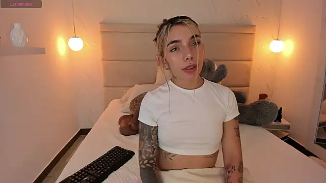 Snapshot of Mollymoon1 chatting on November 27, 2025, 7:49 pm Mollymoon1 online show from November 27, 2025, 7:49 pm