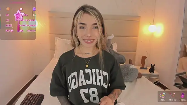 Snapshot of Mollymoon1 chatting on November 28, 2025, 8:22 pm Mollymoon1 online show from November 28, 2025, 8:22 pm