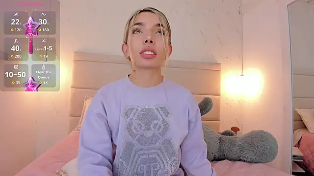 Snapshot of Mollymoon1 chatting on December 4, 2025, 7:44 pm Mollymoon1 online show from December 4, 2025, 7:44 pm