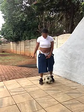 Snapshot of Pearl_00 chatting on October 18, 2025, 11:00 am Pearl 00 online show from October 18, 2025, 11:00 am