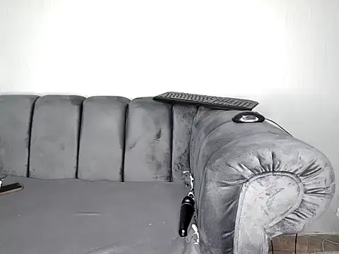 Snapshot of Pearl_00 chatting on November 6, 2025, 9:59 pm Pearl 00 online show from November 6, 2025, 9:59 pm