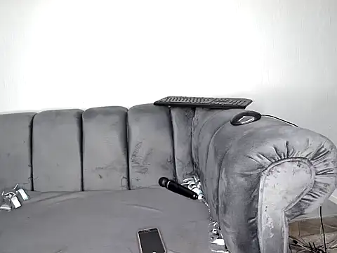 Snapshot of Pearl_00 chatting on November 13, 2025, 8:19 pm Pearl 00 online show from November 13, 2025, 8:19 pm