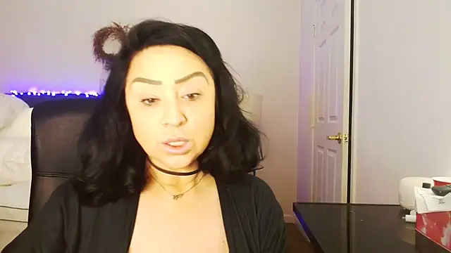 AlyssiaAmoreXO online show from May 4, 2026, 8:27 pm
