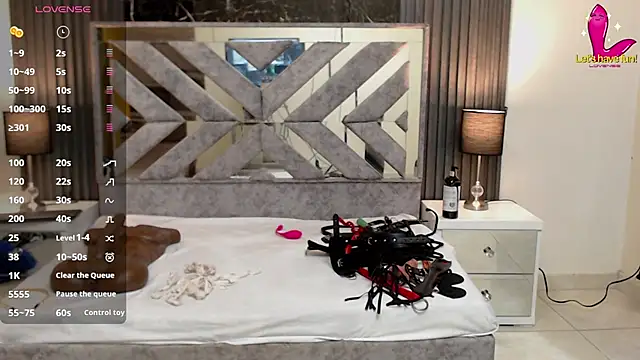 Snapshot of ValentinaThomas chatting on February 5, 2025, 8:25 pm ValentinaThomas online show from February 5, 2025, 8:25 pm