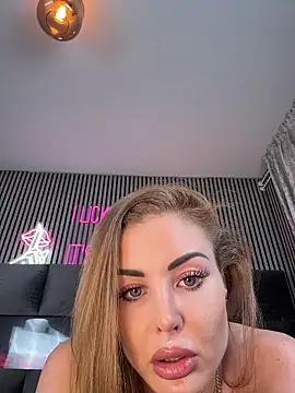 MilaMaaay online show from October 9, 2025, 5:33 pm