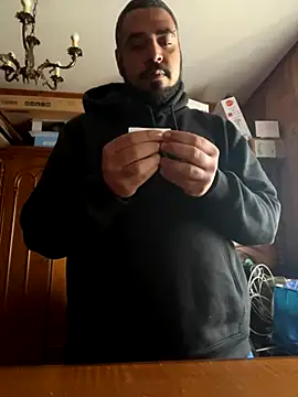 Snapshot of Dikkiduohottt chatting on November 26, 2025, 2:18 pm Dikkiduohottt online show from November 26, 2025, 2:18 pm